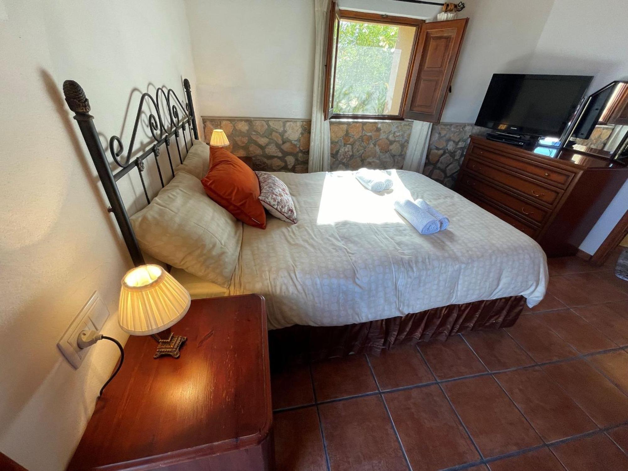 Grapevine Manor Monovar
